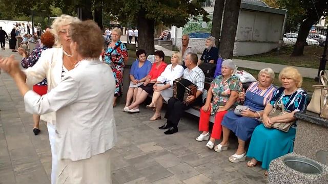 1494, 05.08.2021, город Орёл, парк, ЦПКиО, г. Орла, День города, танцы, народные гуляния, гармонь смотреть онлайн