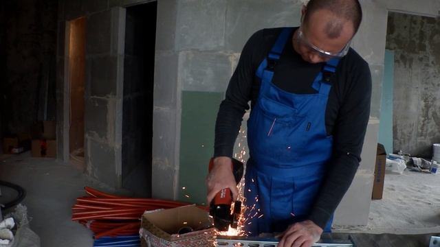 Аккумуляторная болгарка Хилти. смотреть онлайн