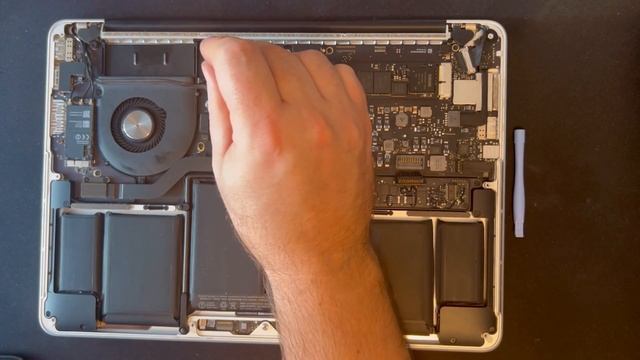MacBook Pro Retina 13 inch (Mid 2014) thermal paste change смотреть онлайн