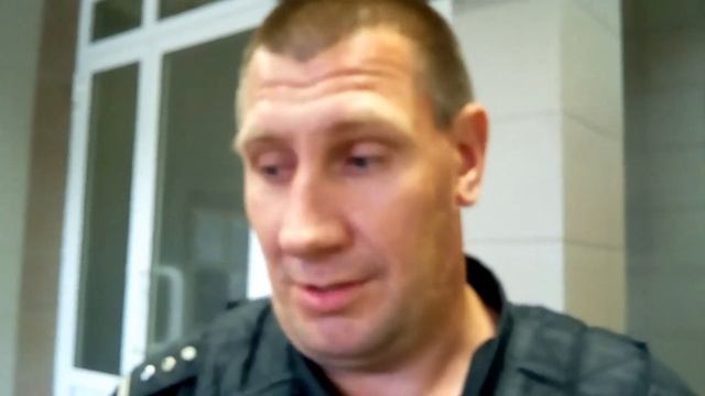 Досмотр в суде. Пристав ОУПДС впервые увидел штатив. смотреть онлайн