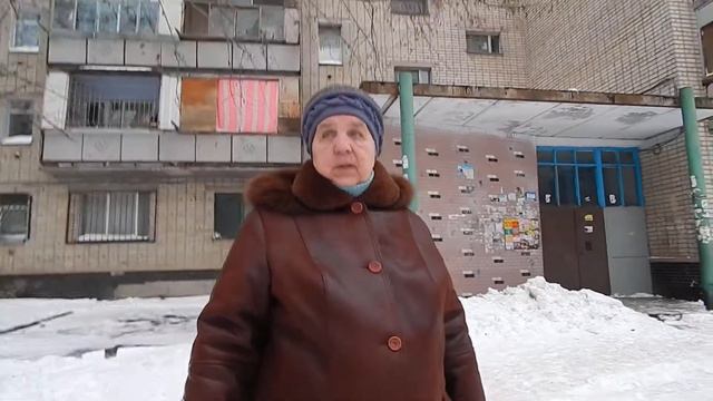 "Везде так..." - пенсионерка о мусорных свалках в Корабельном районе смотреть онлайн