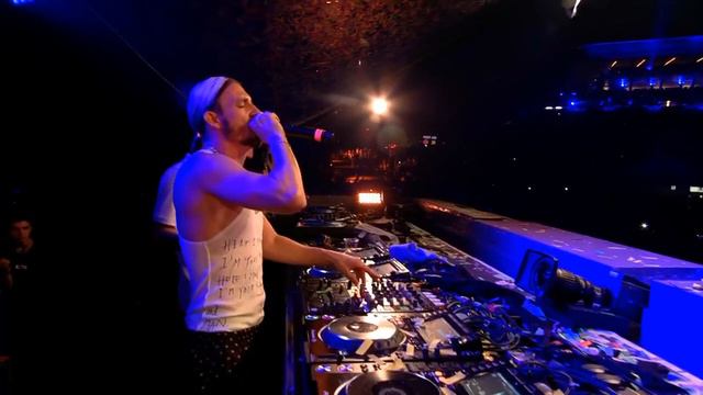 Dimitri Vegas & Like Mike Vs Carnage - All The Things She Said (Live At Tomorrowland 2019)
