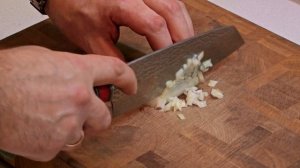 Мелкая нарезка лука репчатого - простой способ