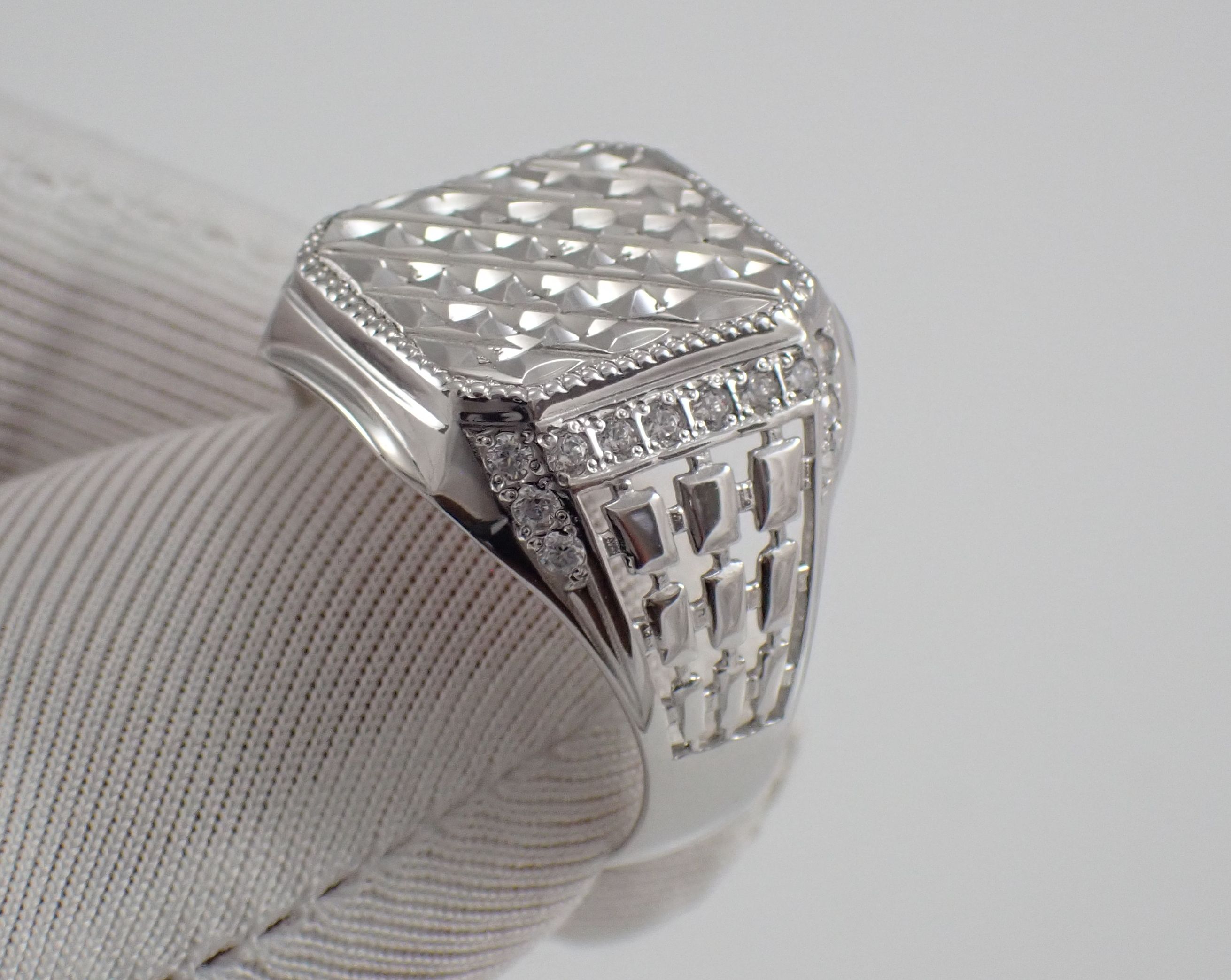 Печатка Мужская, алмазная грань с фианитами, Артикул КМ-89_11А_с, серебро 925 пробы смотреть онлайн
