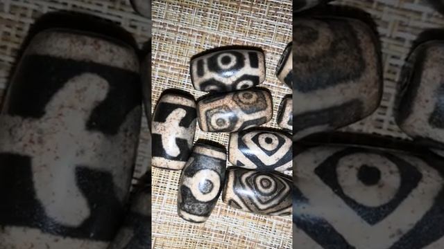 Бусины дзи клыки и бочонки | О секретах live #Shorts смотреть онлайн