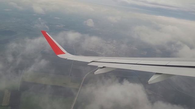 Taking off from Vienna International Airport to Cyprus Larnaca wing view смотреть онлайн