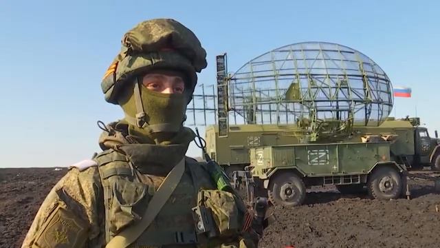 Видео работы РЛС «Небо-СВ». Определяет параметры движения целИ и государственную принадлежность. смотреть онлайн