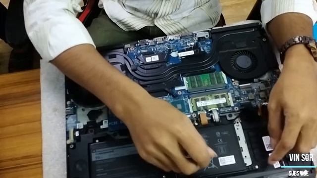 Dell alienware 17 R5 change battery смотреть онлайн
