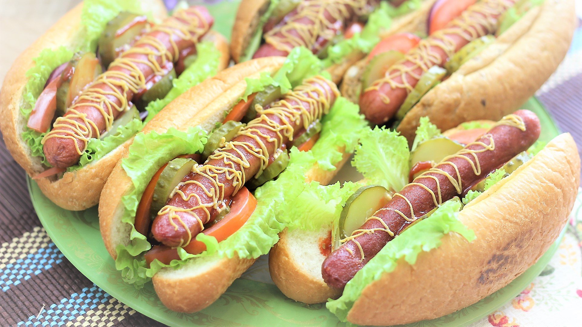 Хот-дог с колбасками? Легко и просто?Приятного просмотра. смотреть онлайн