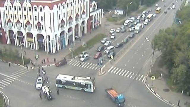 Массовая авария в Ярославле на пер. пр. Толбухина и ул. Б. Октябрьская 01.07.2014 смотреть онлайн