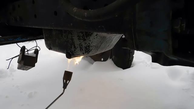 Запуск дизеля МТЗ-80 В МОРОЗ! Что с ДТ-75!? смотреть онлайн