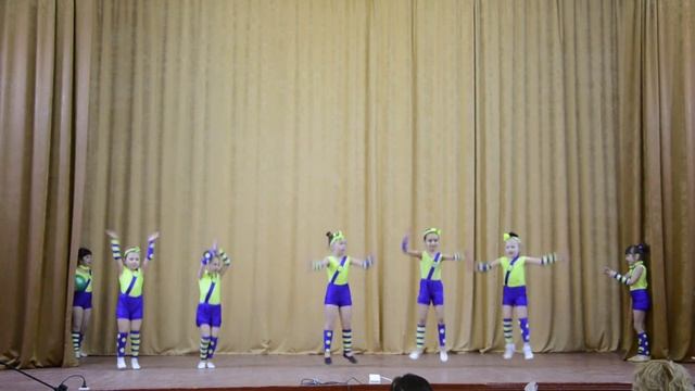 танцгруппа "Ассорти" танец "Игровая площадка" смотреть онлайн