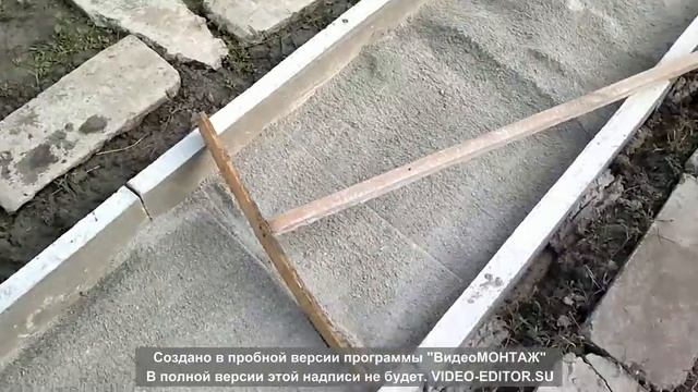 Садовая дорожка. Часть 3. Засыпаем отсев. смотреть онлайн