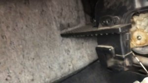 NISSAN TIIDA Замена салонного фильтра за 5 минут)))