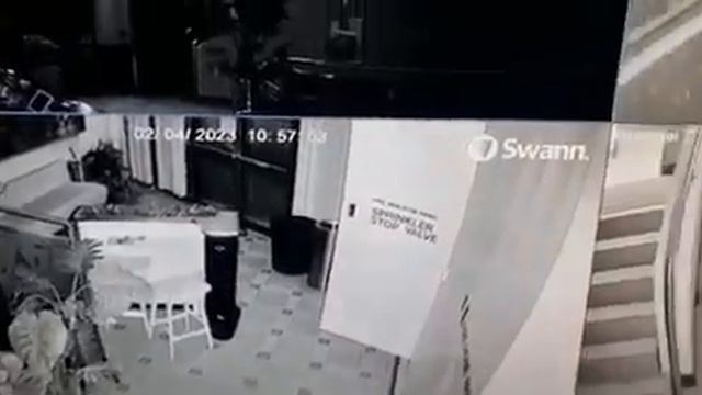 Белый шар орб вылетел из шкафа смотреть онлайн