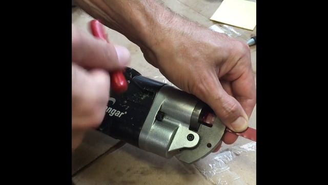 Adjusting a Cengar Air Reciprocating Saw Blade смотреть онлайн
