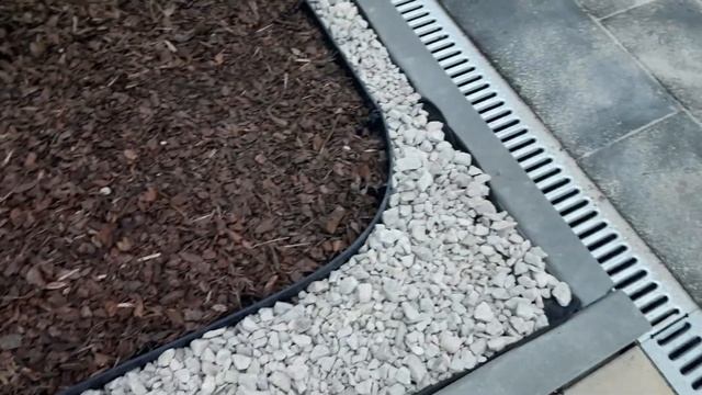 Закончили парковку, дорожки, терассу, клумбу смотреть онлайн