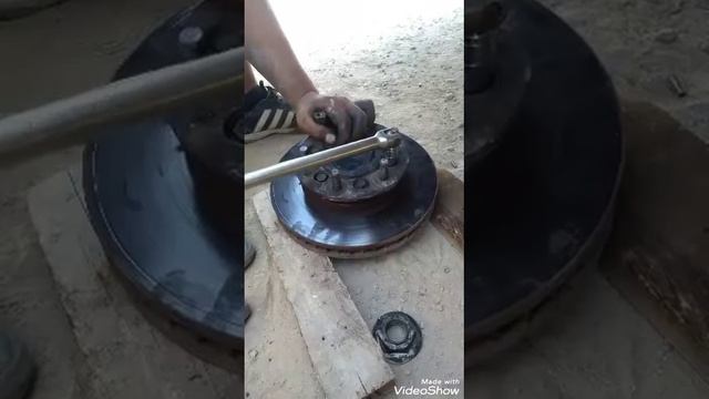cambio de balero delantero de la rueda Urvan 2.5 смотреть онлайн