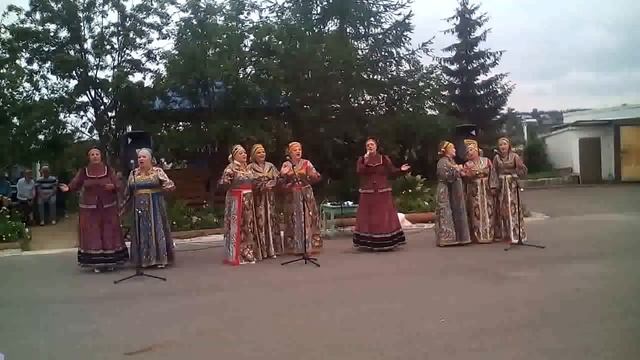 Вишня белоснежная цветет. Фолк, Ярмарка г Североуральск смотреть онлайн