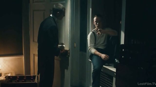 Джон Шелби угарает с официанта. смотреть онлайн