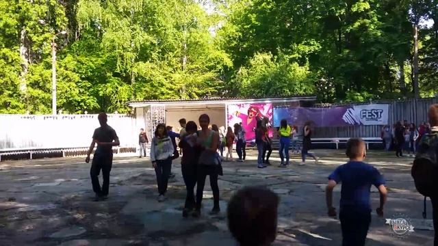 Уроки мата на Фестивале красок смотреть онлайн
