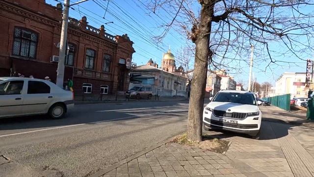 Краснодар. 02.02.2023. Погода супер! Иду по ул. Седина. Исторические особняки.  Голуби на ул Мира:)