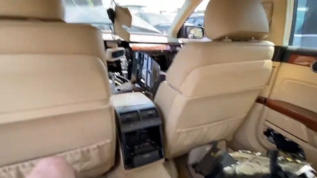 Junkyard Finds- 280k Mile Volkswagen Phaeton смотреть онлайн
