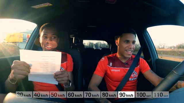 ? Welcher FC-Profi fährt besser Auto? Ismail Jakobs ? Kingsley Ehizibue | Ford-Challenge смотреть онлайн