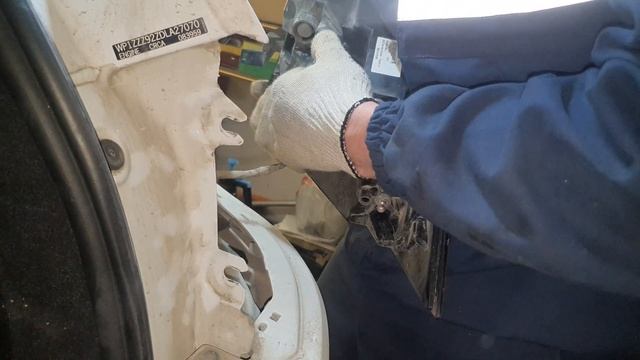 снятие задних фонарей на Porsche Cayenn.