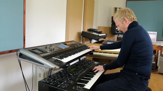 Roland V Synth смотреть онлайн