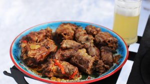 Закуска по бюджету. Шеи индейки к пенному в казане.