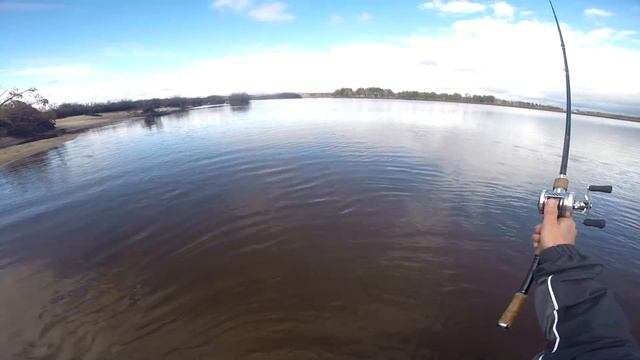 Рыбалка на Томи в октябре 2021. Ловля щуки, день второй смотреть онлайн