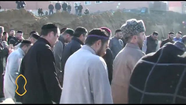 • Халид Шалинский — 3 часть первого зикра в котловане мечети, 2008 год. смотреть онлайн