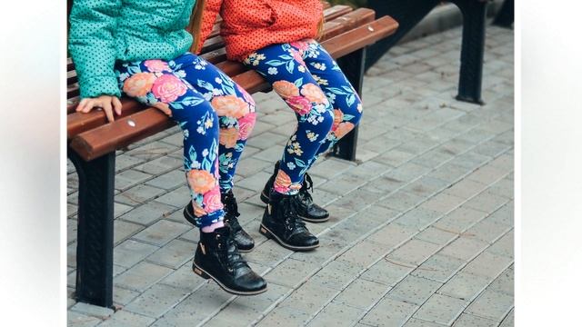 ??Сестры Twins на фотосессии" Под дождем" смотреть онлайн
