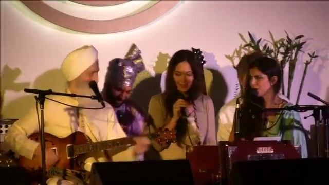 The Power of Mantra - GuruGanesha Band смотреть онлайн