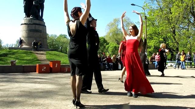 "Танго втроем" 03.06.17. Парк "Екатерингоф" смотреть онлайн