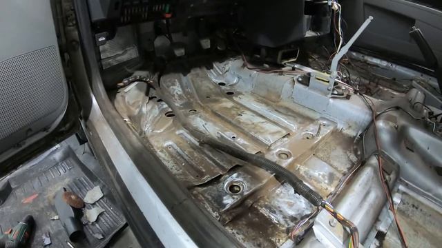 Разобрал салон приоры. Первое разочарование. Кузовных дел мастер. смотреть онлайн