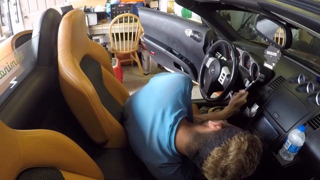 Installing an Nrg steering wheel on my 350z! смотреть онлайн