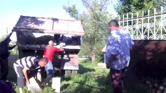 Строительный материал для маминого забора.