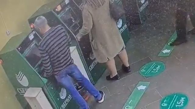 Мужчину в полосатом свитере ищет полиция Южно-Сахалинска смотреть онлайн