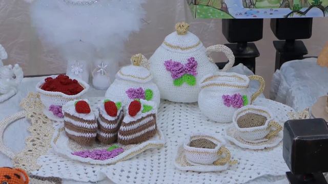 Видео – экскурсия по выставке. Гимназия № 18. смотреть онлайн