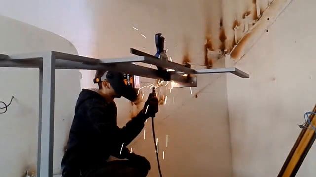 Лестница на металлическом каркасе смотреть онлайн