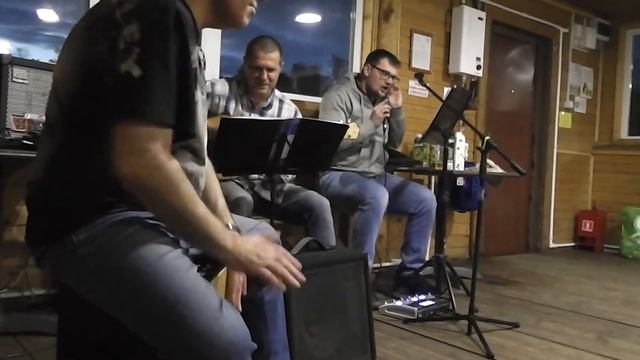12.06.2021-Акустич. трио "Эвергрины"(я-на гитаре)- песня "Прыгну со скалы"(от группы Король и Шут)- смотреть онлайн
