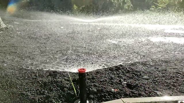 Работа автоматического полива с веерной форсункой фирмы Hunter от "Флора-Дон" смотреть онлайн