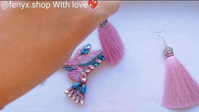 Брошь Колибри из пайеток и бисера. Серьги-кисти. Обзор на брошь Колибри. Brooch "Hummingbird" смотреть онлайн