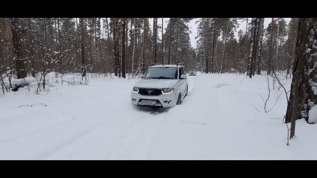 Стоковый УАЗ против УАЗа с широкой резиной Какая резина лучше для сугробов смотреть онлайн