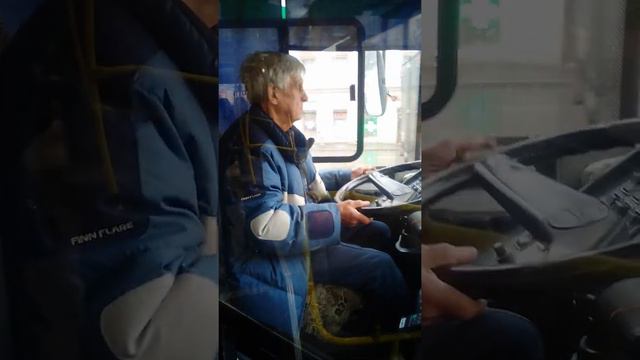 Здравствуй город. Ленинградский водитель автобуса со стажем на пенсии. смотреть онлайн