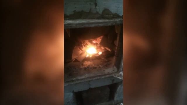 КАК ЗАТОПИТЬ ПЕЧКУ в деревне | how to light the stove in the village смотреть онлайн
