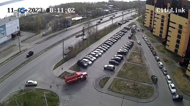 Мужчина выпал из окна жилого дома в Петрозаводске смотреть онлайн