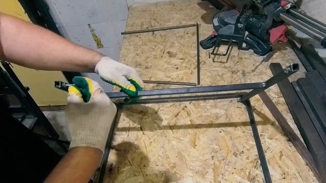 Туристический стол из профильной трубы и ламината за 450 рублей! смотреть онлайн